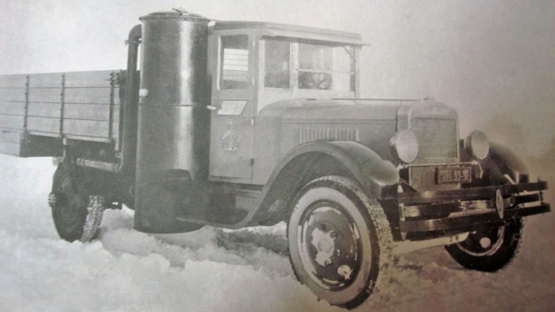 Газогенераторный автомобиль ЗИС-21. Фото 1939 года