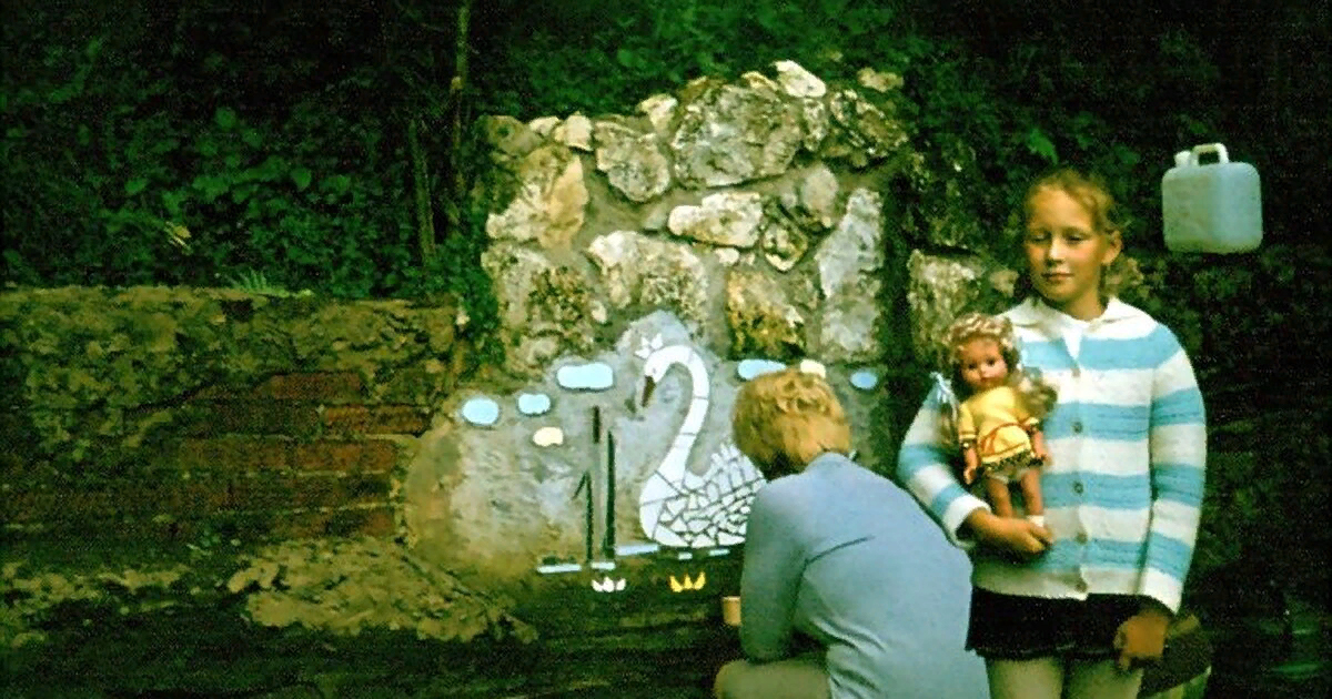 По-настоящему чистый родник «Царевна Лебедь» в лесопарке «Покровское-Стрешнево» на северо-западе столицы. Фото 1975 года